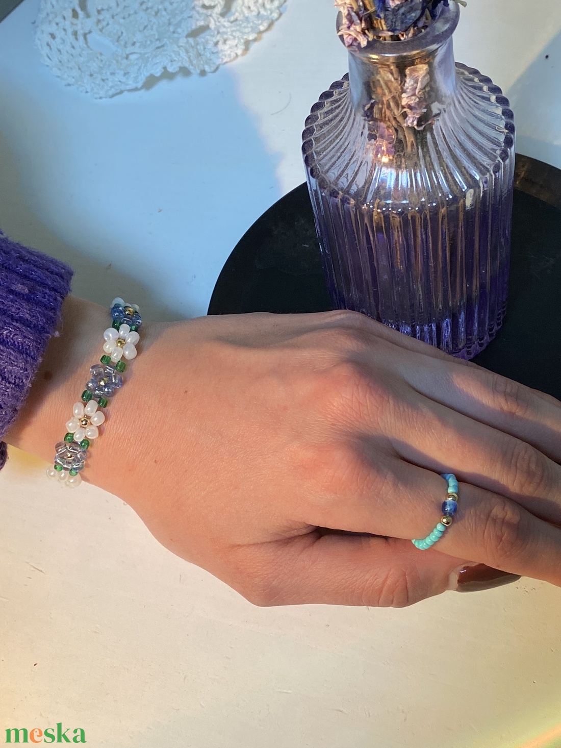 Kék-fehér virágos karkötő - ékszer - karkötő - gyöngyös karkötő - Meska.hu