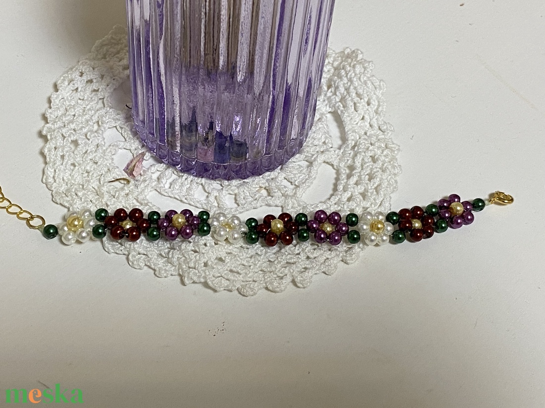 Színes virágos karkötő - ékszer - karkötő - gyöngyös karkötő - Meska.hu