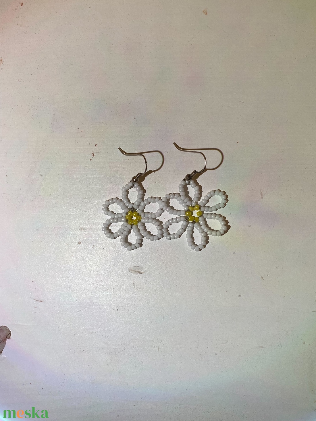 Fehér virág fülbevaló - ékszer - fülbevaló - lógó fülbevaló - Meska.hu