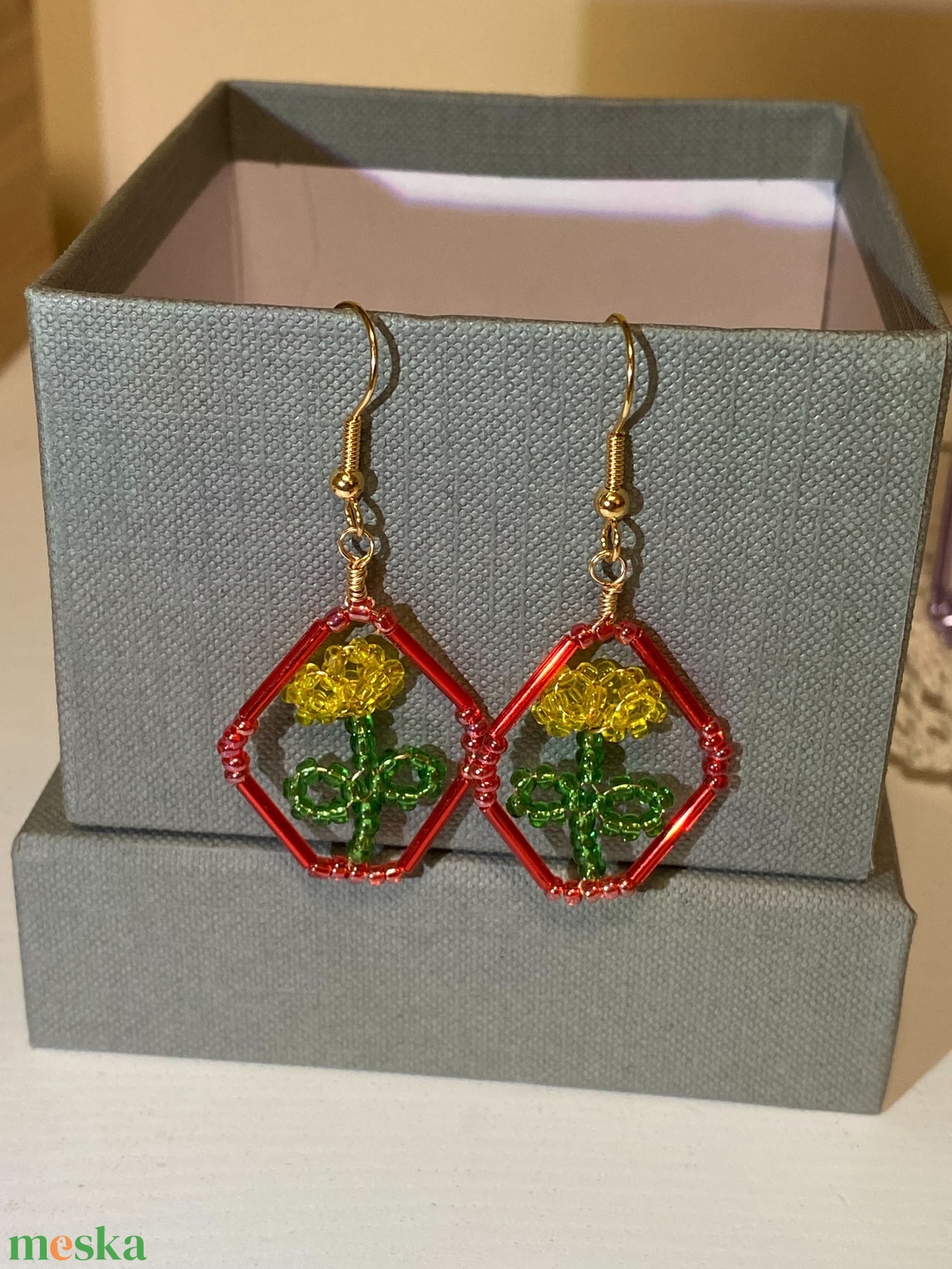 Piros keretes virág fülbevaló - ékszer - fülbevaló - lógó fülbevaló - Meska.hu