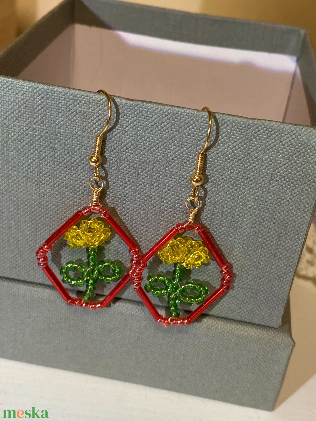 Piros keretes virág fülbevaló - ékszer - fülbevaló - lógó fülbevaló - Meska.hu