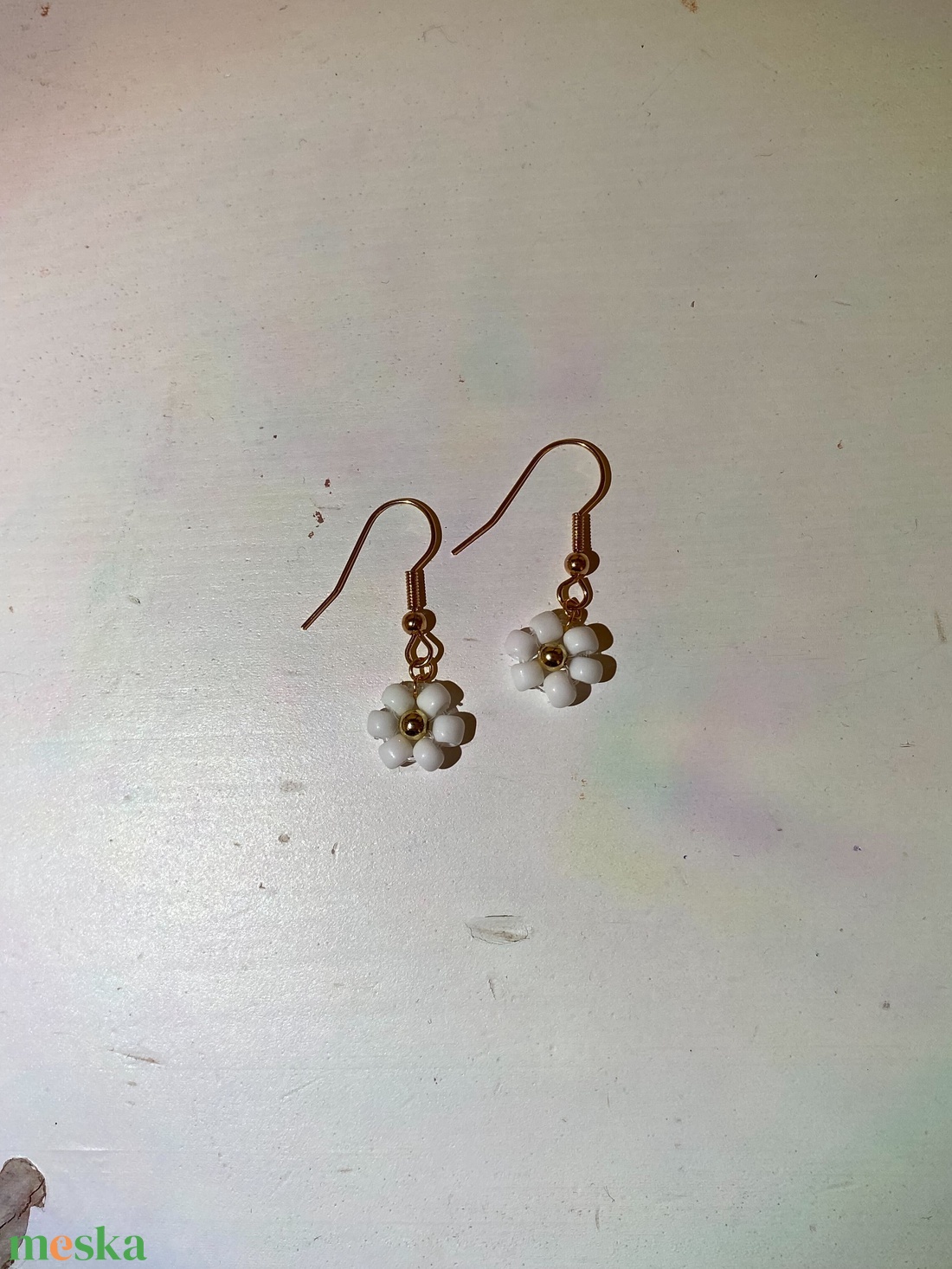 Kis százszorszép fülbevaló - ékszer - fülbevaló - lógó fülbevaló - Meska.hu