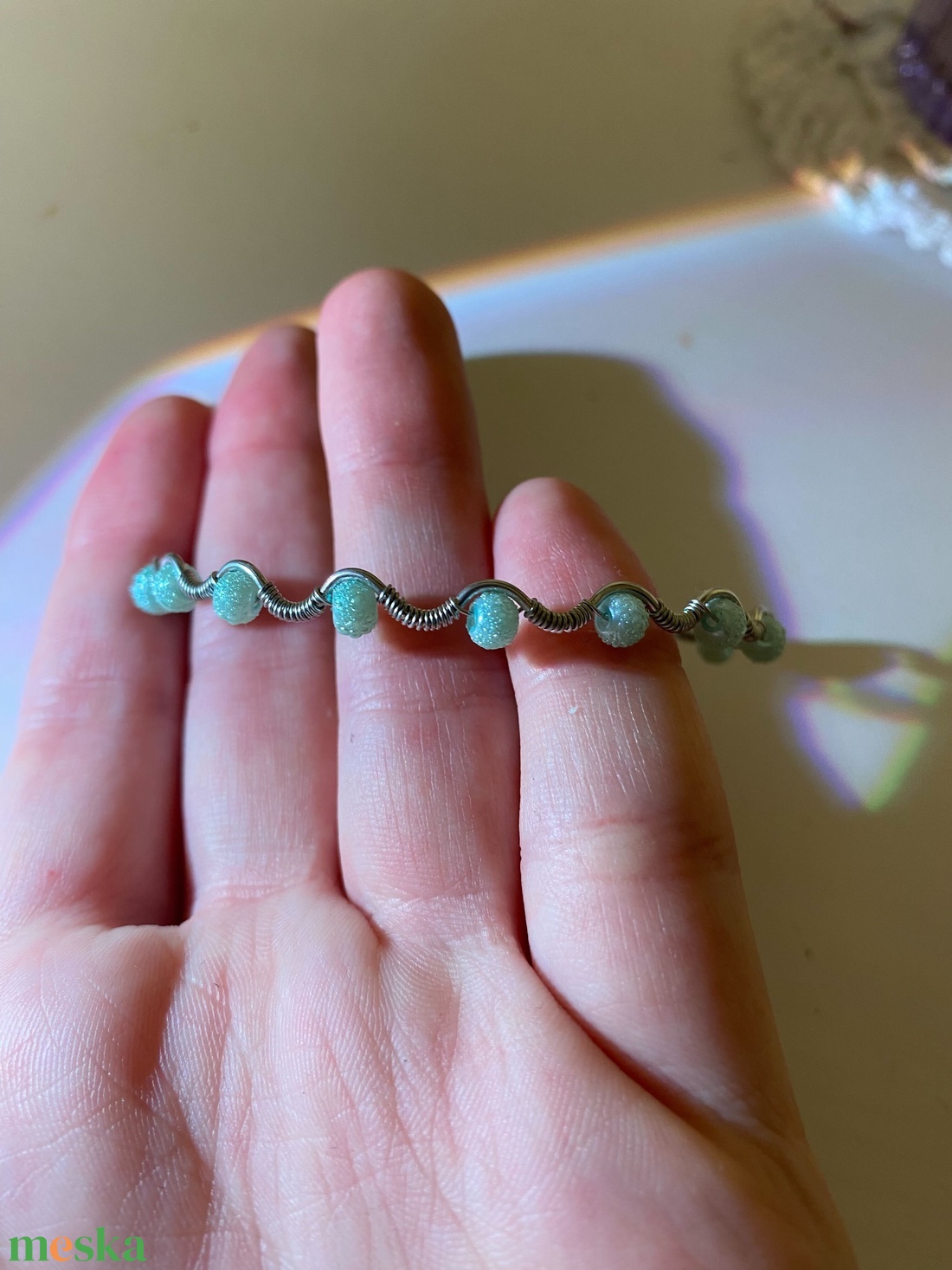 Világoskék gyöngyös karkötő - ékszer - karkötő - gyöngyös karkötő - Meska.hu