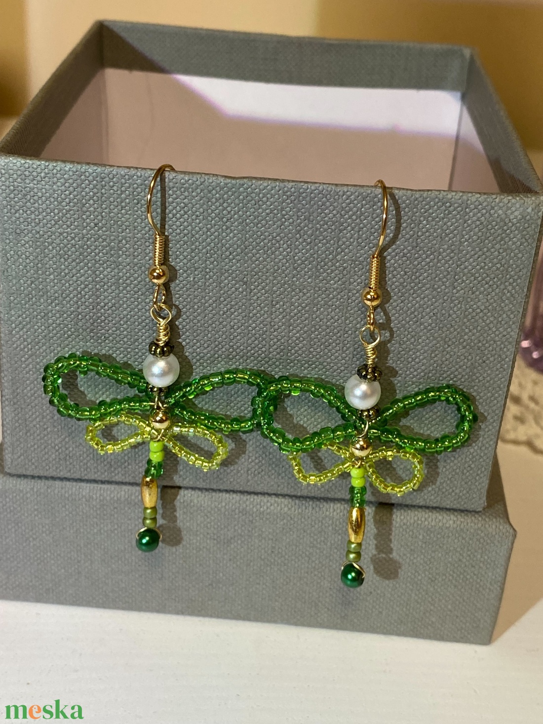 Zöld szitakötős fülbevaló - ékszer - fülbevaló - lógó fülbevaló - Meska.hu