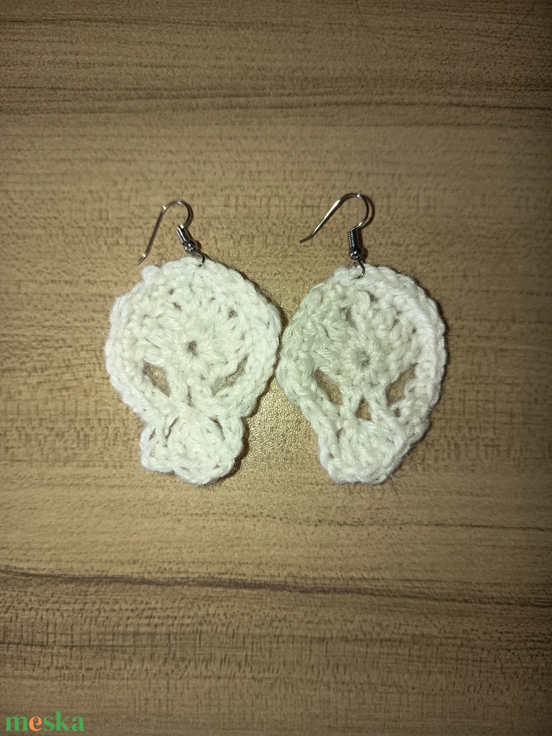 Horgolt koponya fülbevaló - ékszer - karkötő - széles karkötő - Meska.hu