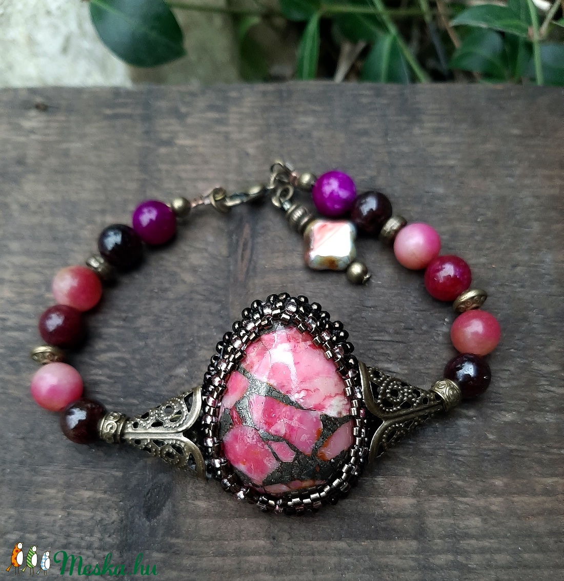 Jáde és gránát karkötő - ékszer - karkötő - gyöngyös karkötő - Meska.hu