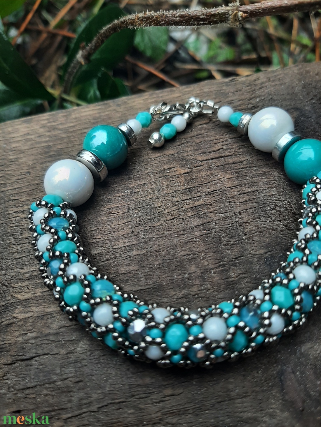 Türkiz és fehér - ékszer - karkötő - gyöngyös karkötő - Meska.hu