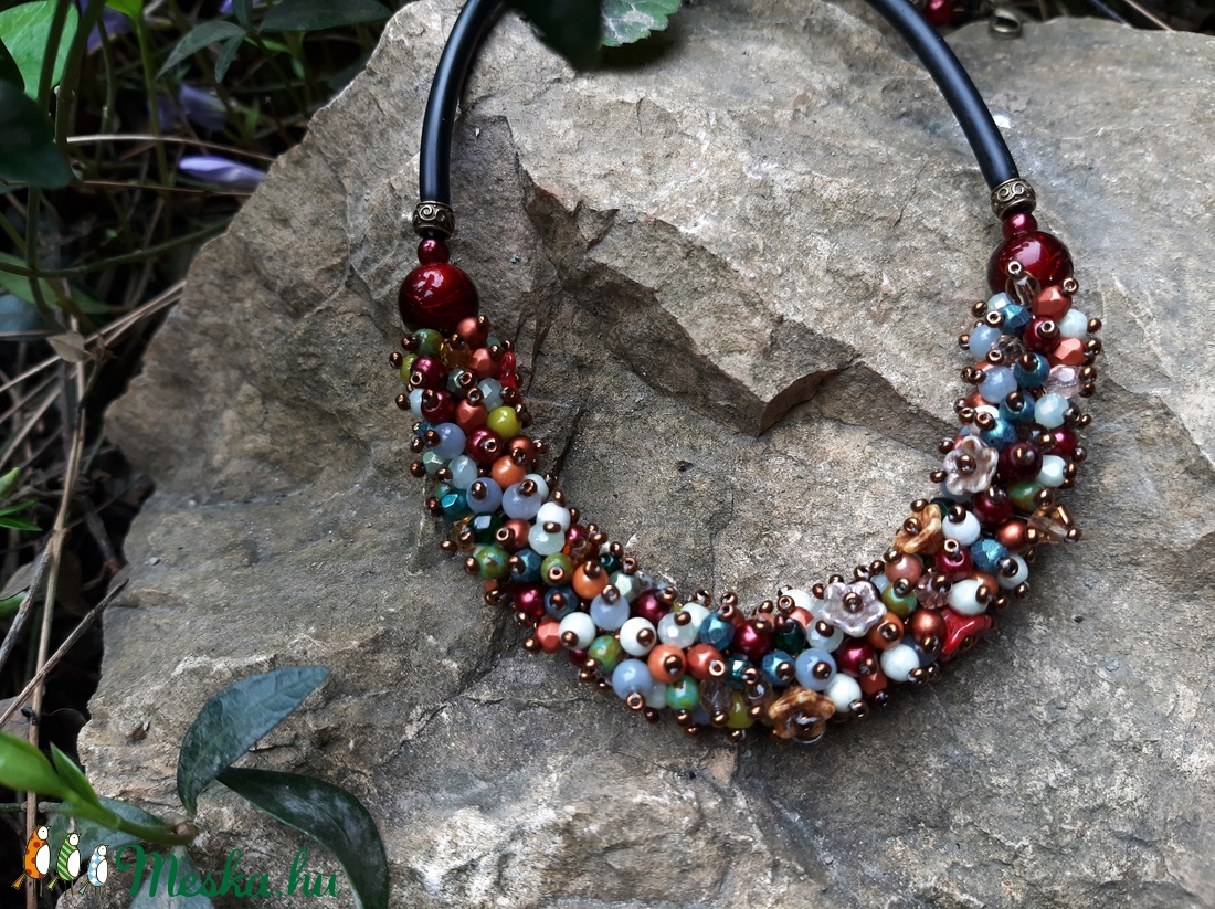 Szines, vidám, virágos - ékszer - nyaklánc - gyöngyös nyaklánc - Meska.hu