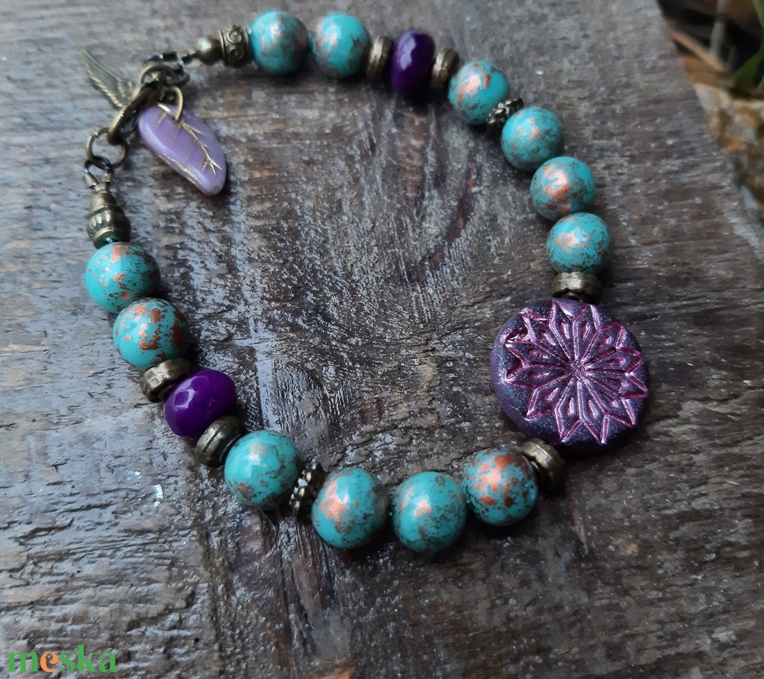 Lila és türkiz - ékszer - karkötő - gyöngyös karkötő - Meska.hu