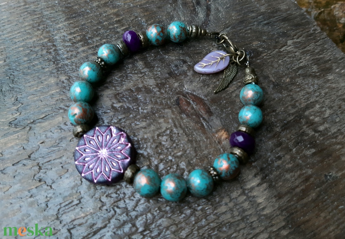 Lila és türkiz - ékszer - karkötő - gyöngyös karkötő - Meska.hu