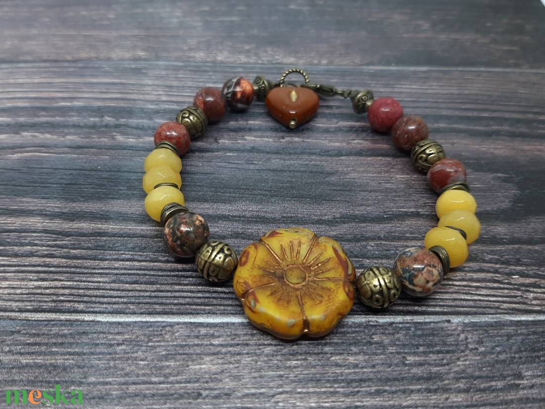 Karkötő Őszi színekben - ékszer - karkötő - karkötő medállal - Meska.hu