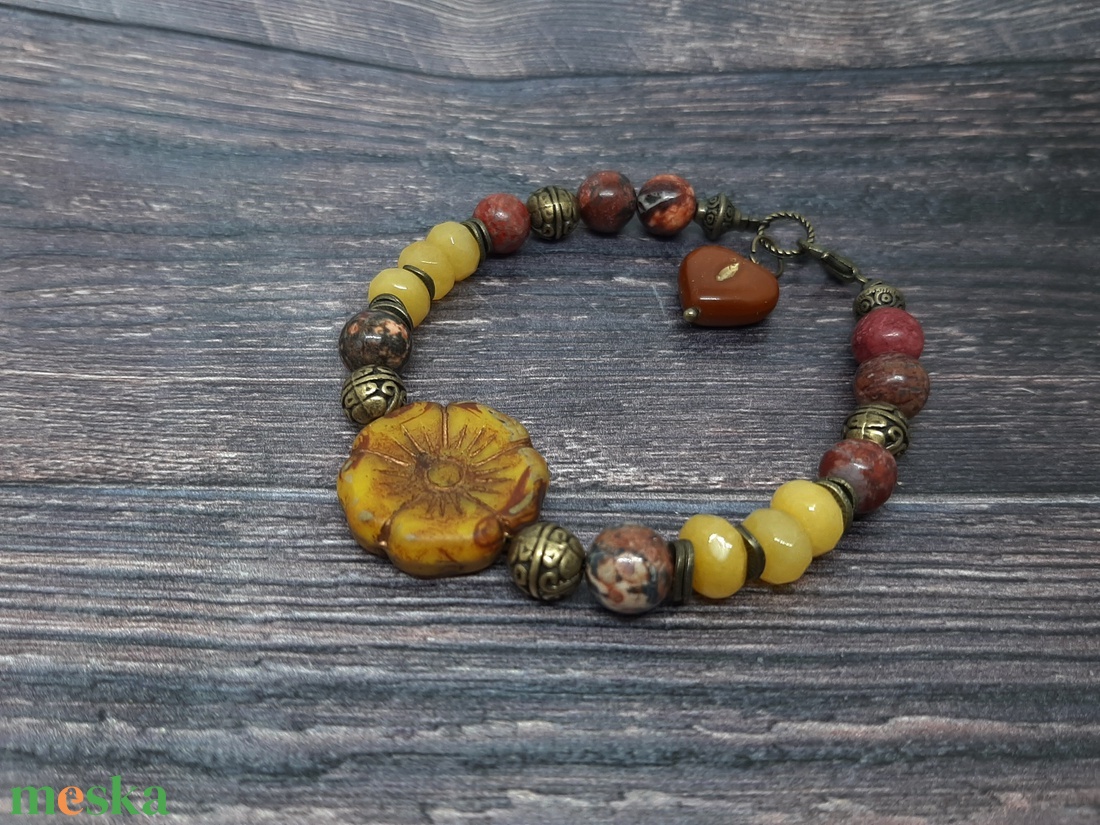 Karkötő Őszi színekben - ékszer - karkötő - karkötő medállal - Meska.hu