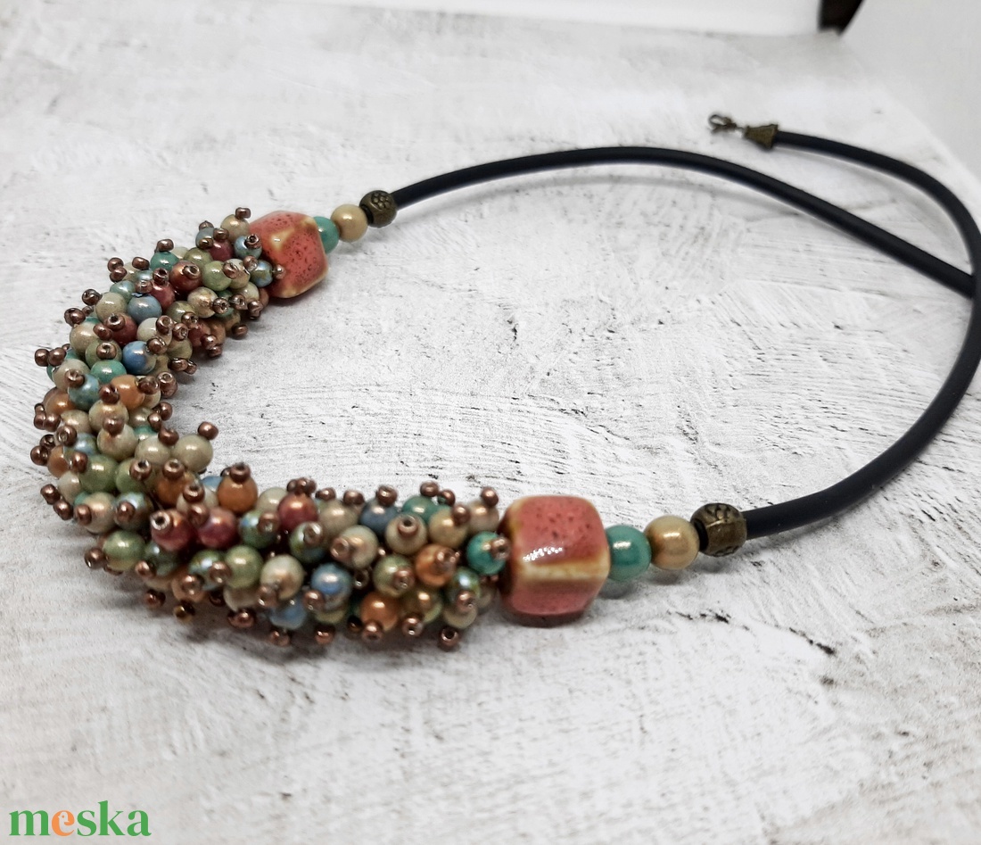 Szines bogyós nyaklánc - ékszer - nyaklánc - gyöngyös nyaklánc - Meska.hu