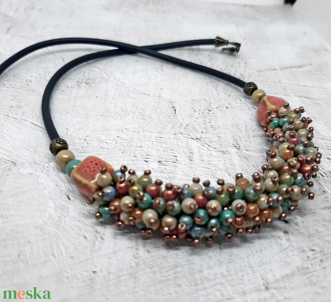 Szines bogyós nyaklánc - ékszer - nyaklánc - gyöngyös nyaklánc - Meska.hu