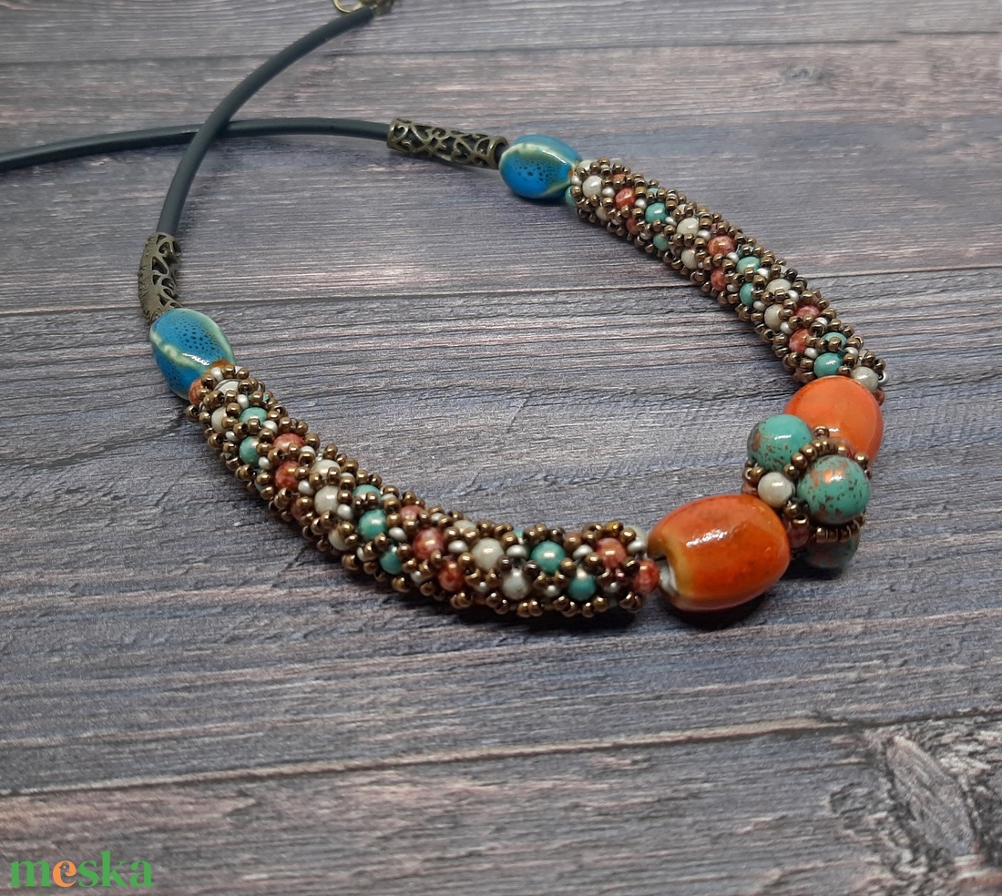 Türkiz-narancssárga nyaklánc, statement nyaklánc, vaskos nyaklánc - ékszer - nyaklánc - statement nyaklánc - Meska.hu