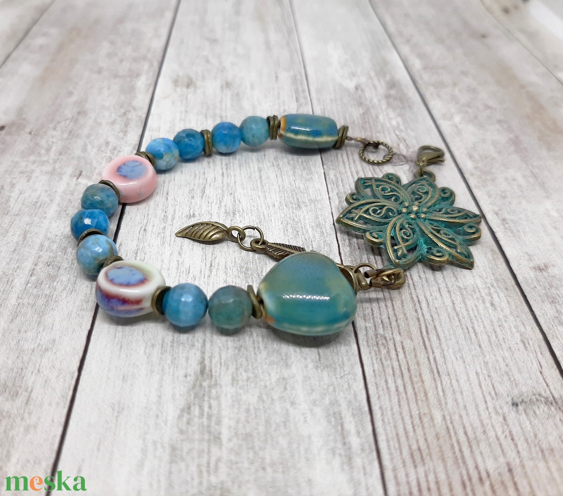 Apatit-kerámia karkötő, bohém stílus ékszer, kék karkötő, féldrágakő karkötő - ékszer - karkötő - gyöngyös karkötő - Meska.hu