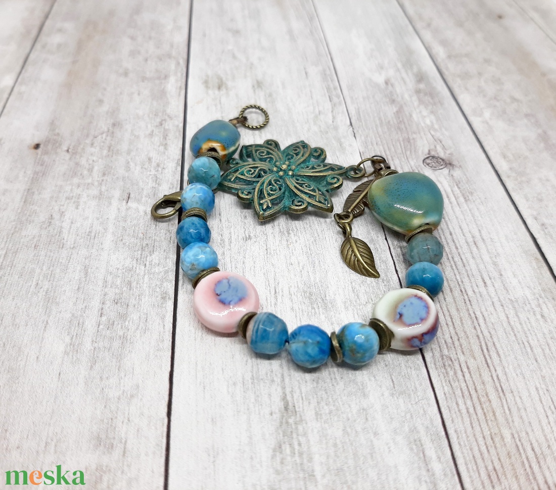 Apatit-kerámia karkötő, bohém stílus ékszer, kék karkötő, féldrágakő karkötő - ékszer - karkötő - gyöngyös karkötő - Meska.hu