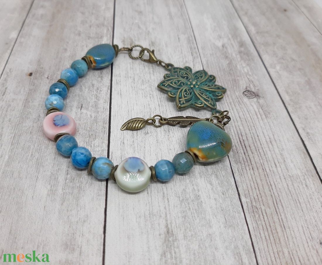 Apatit-kerámia karkötő, bohém stílus ékszer, kék karkötő, féldrágakő karkötő - ékszer - karkötő - gyöngyös karkötő - Meska.hu