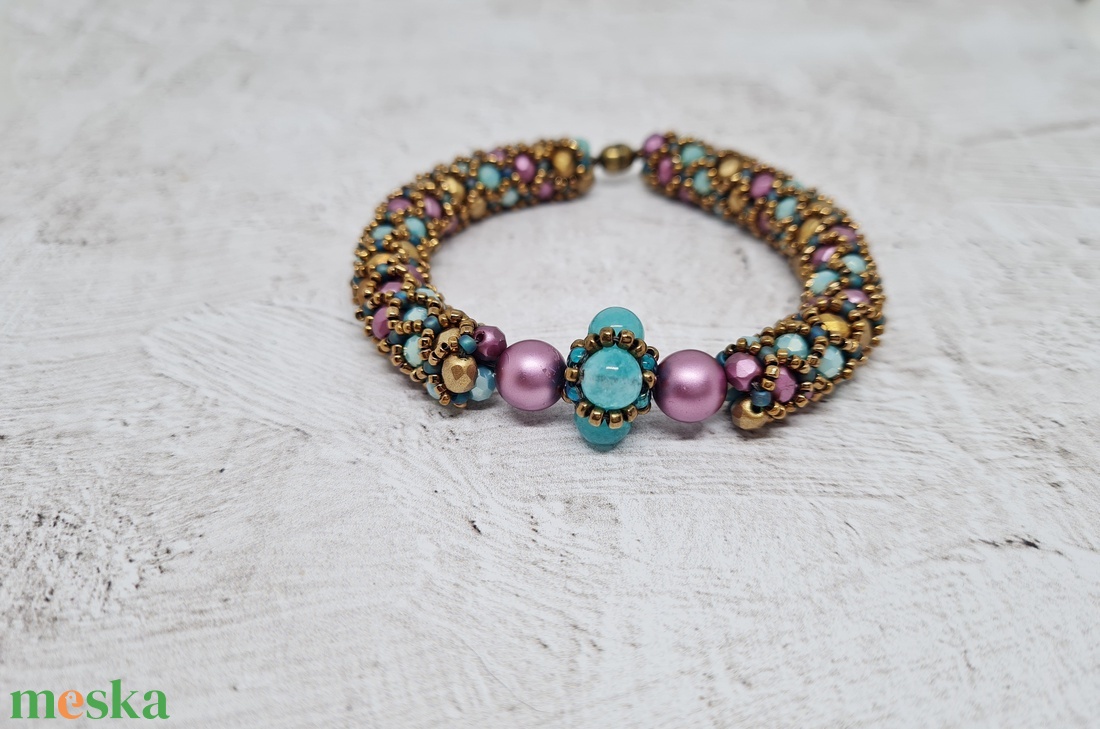 Arany szinú karkötő akvamarinnal - ékszer - karkötő - karkötő medállal - Meska.hu