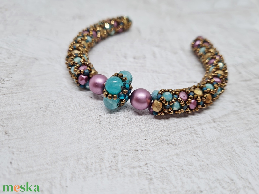 Arany szinú karkötő akvamarinnal - ékszer - karkötő - karkötő medállal - Meska.hu