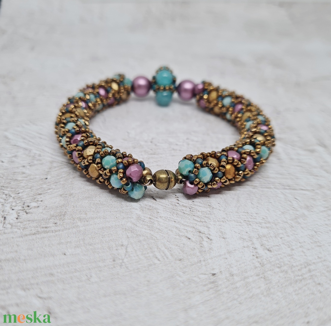 Arany szinú karkötő akvamarinnal - ékszer - karkötő - karkötő medállal - Meska.hu