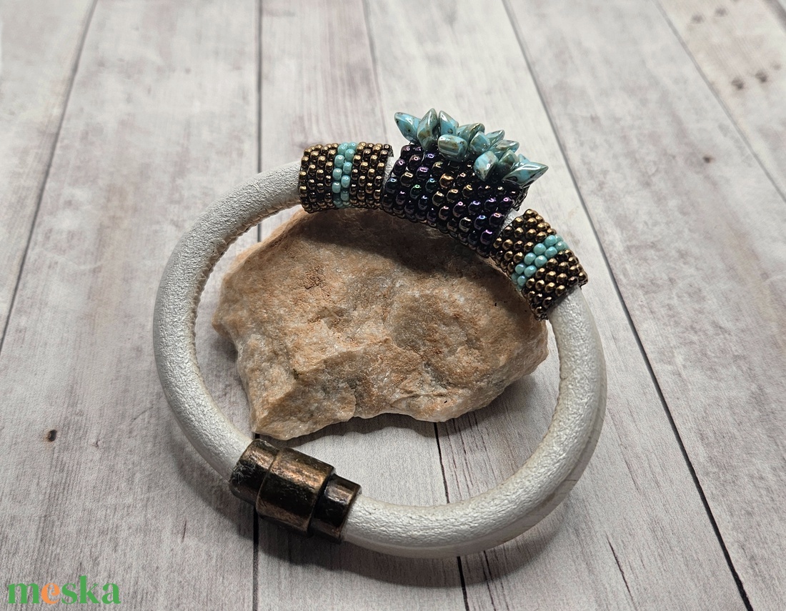 Regaliz bőr karkötő - ékszer - karkötő - karperec - Meska.hu