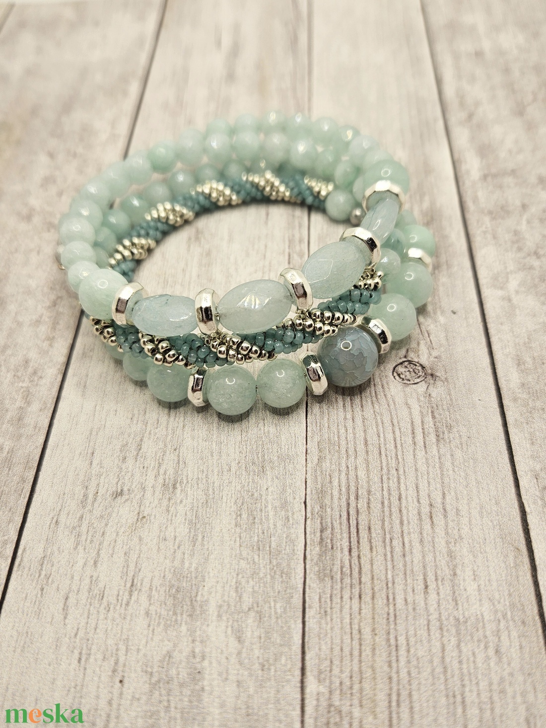 Halvány türkizkék karperec - ékszer - karkötő - memóriadrótos karkötő - Meska.hu