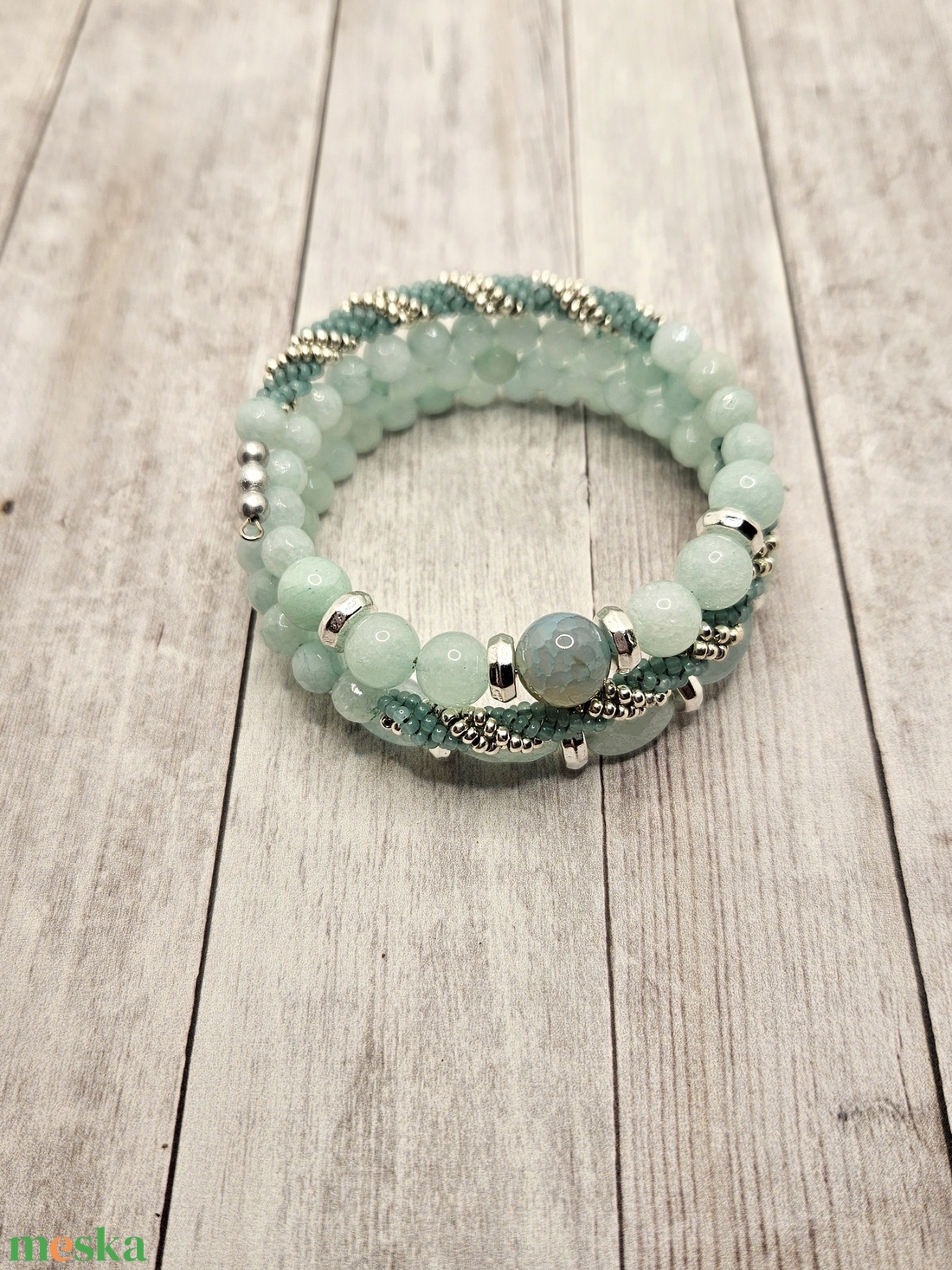 Halvány türkizkék karperec - ékszer - karkötő - memóriadrótos karkötő - Meska.hu