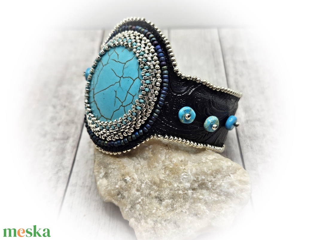 Howlit karperec - ékszer - karkötő - széles karkötő - Meska.hu