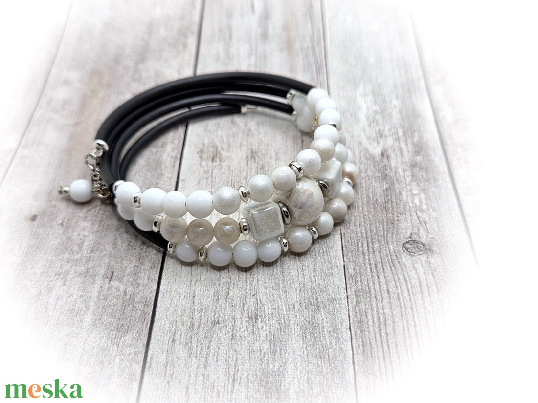 Fehér perzsa jáde karkötő - ékszer - karkötő - széles karkötő - Meska.hu