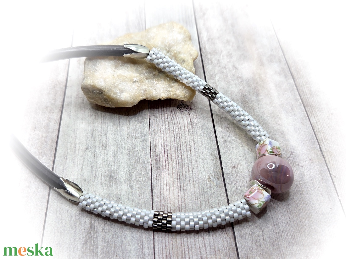 Kerámia gyöngyös fehér nyaklánc - ékszer - nyaklánc - gyöngyös nyaklánc - Meska.hu