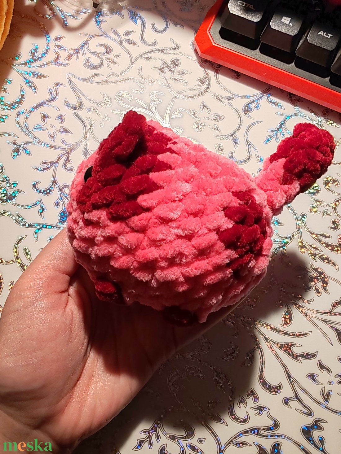 Csöppnyi horgolt cica - 8,5 cm-es Valentin-napi Amigurumi Ajándék vagy Dekoráció - játék & sport - plüssállat & játékfigura - cica - Meska.hu Csöppnyi horgolt cica - 8,5 cm-es Valentin-napi Amigurumi Ajándék vagy Dekoráció - játék & sport - plüssállat & játékfigura - cica - Meska.hu