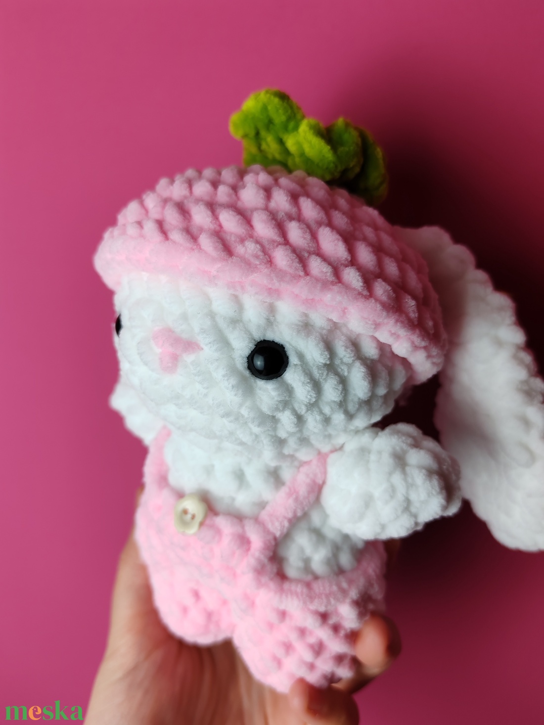 Fehér nyuszi rózsaszín eper overálban horgolt amigurumi figura ajándék játék felnőtt gyerek - játék & sport - plüssállat & játékfigura - nyuszi - Meska.hu Fehér nyuszi rózsaszín eper overálban horgolt amigurumi figura ajándék játék felnőtt gyerek - játék & sport - plüssállat & játékfigura - nyuszi - Meska.hu
