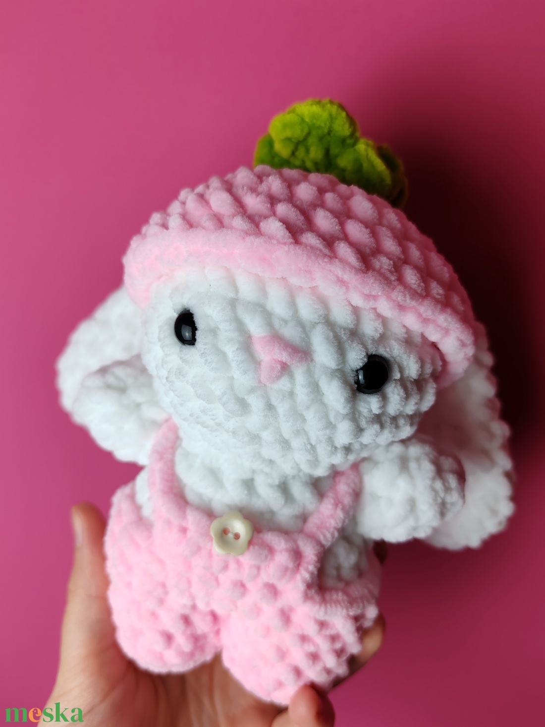 Fehér nyuszi rózsaszín eper overálban horgolt amigurumi figura ajándék játék felnőtt gyerek - játék & sport - plüssállat & játékfigura - nyuszi - Meska.hu Fehér nyuszi rózsaszín eper overálban horgolt amigurumi figura ajándék játék felnőtt gyerek - játék & sport - plüssállat & játékfigura - nyuszi - Meska.hu
