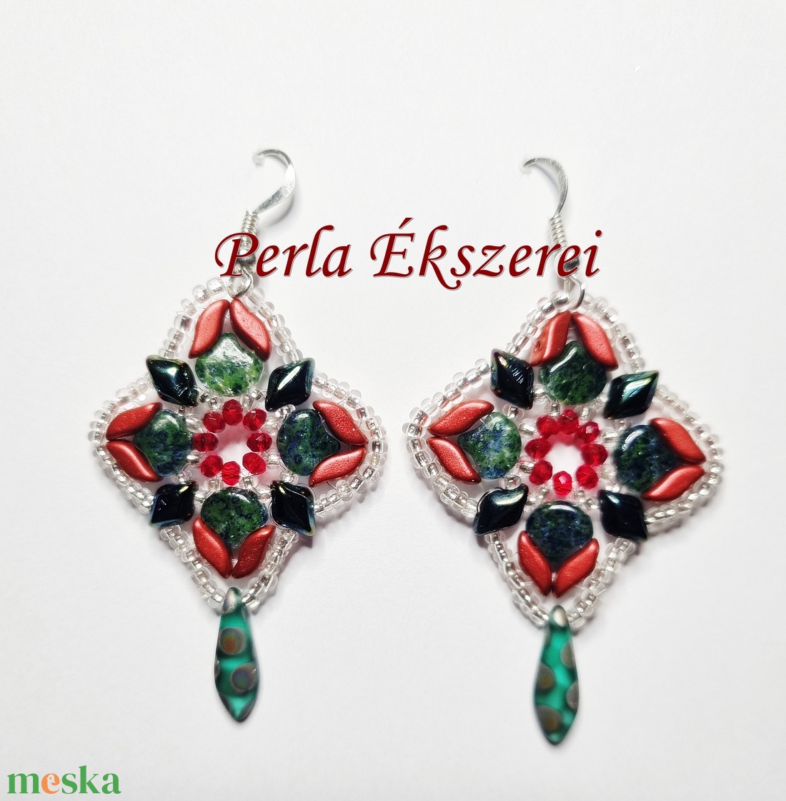 Virágos dallam nemzeti színekre hangolva - ékszer - fülbevaló - lógó fülbevaló - Meska.hu