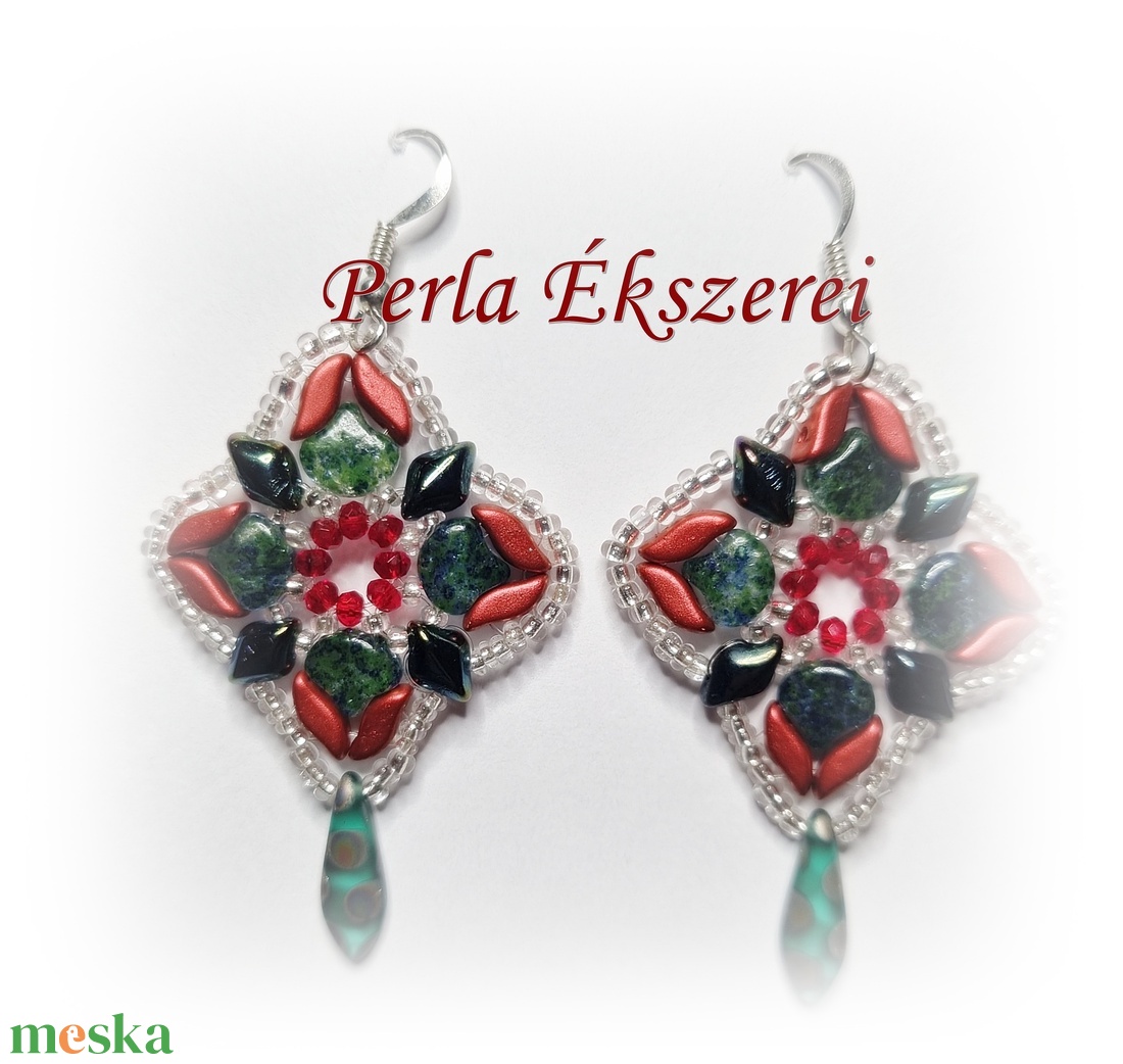 Virágos dallam nemzeti színekre hangolva - ékszer - fülbevaló - lógó fülbevaló - Meska.hu