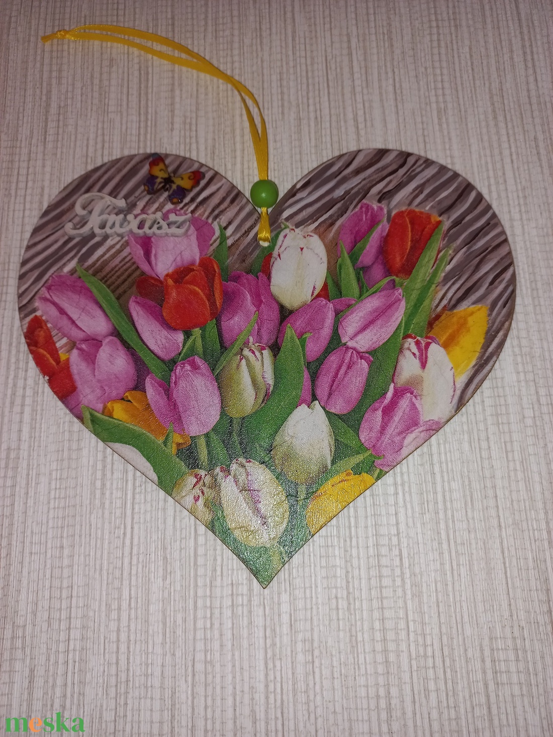 Szív alakú tulipános fa üdvözlő tábla - otthon & életmód - dekoráció - ajtó- és ablak dekoráció - ajtótábla - Meska.hu