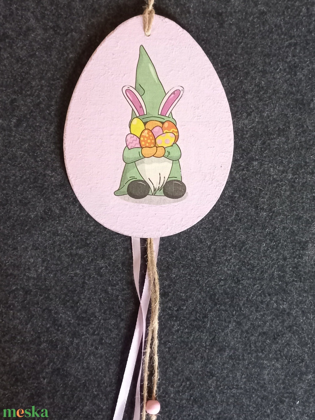 Húsvéti manó fa dísz szalagokkal, madzaggal, fagolyókkal. - ünnepi díszek, dekorációk - húsvéti díszek és dekorációk - Meska.hu