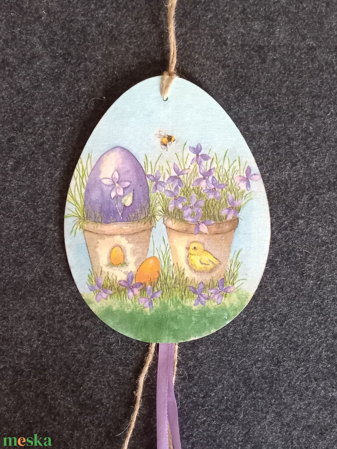 Húsvéti tojásos, ibolyás fa dísz szalagokkal, madzaggal, fagolyókkal. - ünnepi díszek, dekorációk - húsvéti díszek és dekorációk - Meska.hu