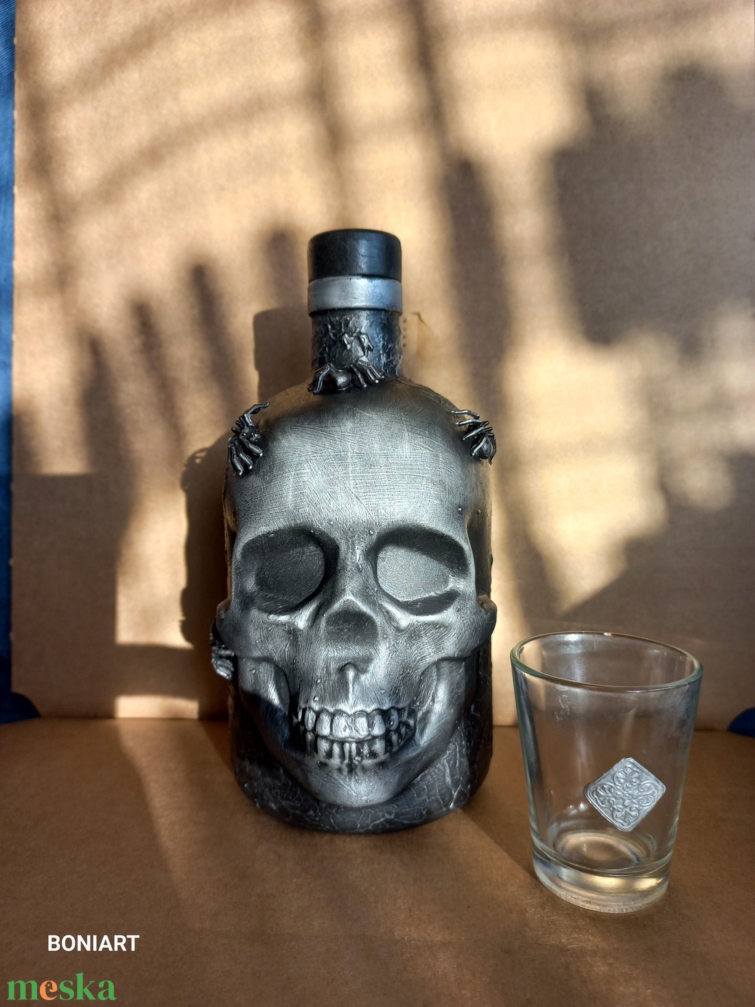 Koponya formájú üveg pókokkal - otthon & életmód - dekoráció - asztal és polc dekoráció - díszüveg - Meska.hu