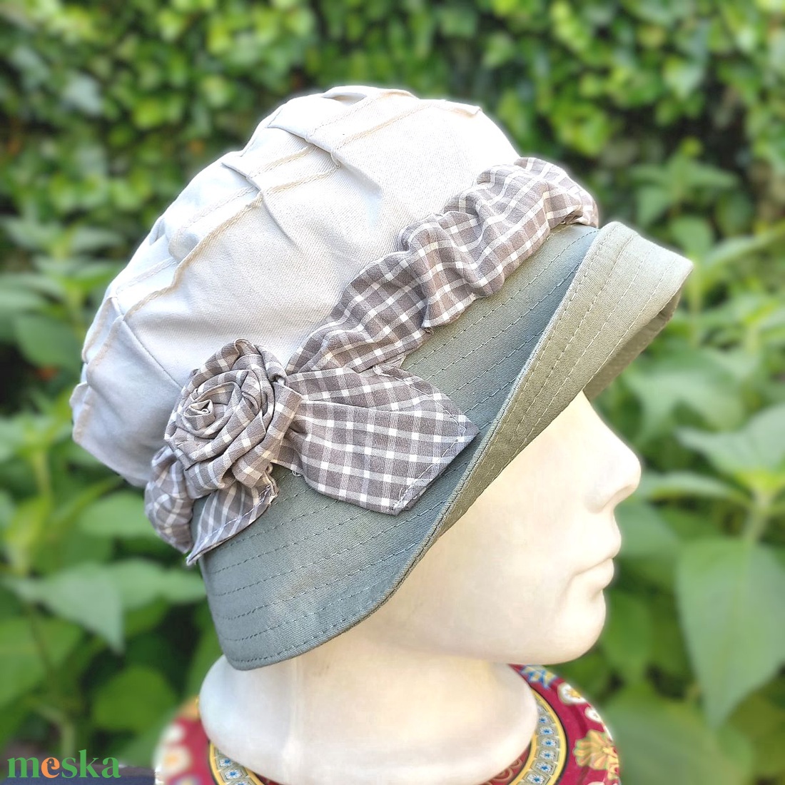 Cloche nyári kalap, női / kombinált / tört fehér-khaki - ruha & divat - sál, sapka, kendő - kalap - Meska.hu