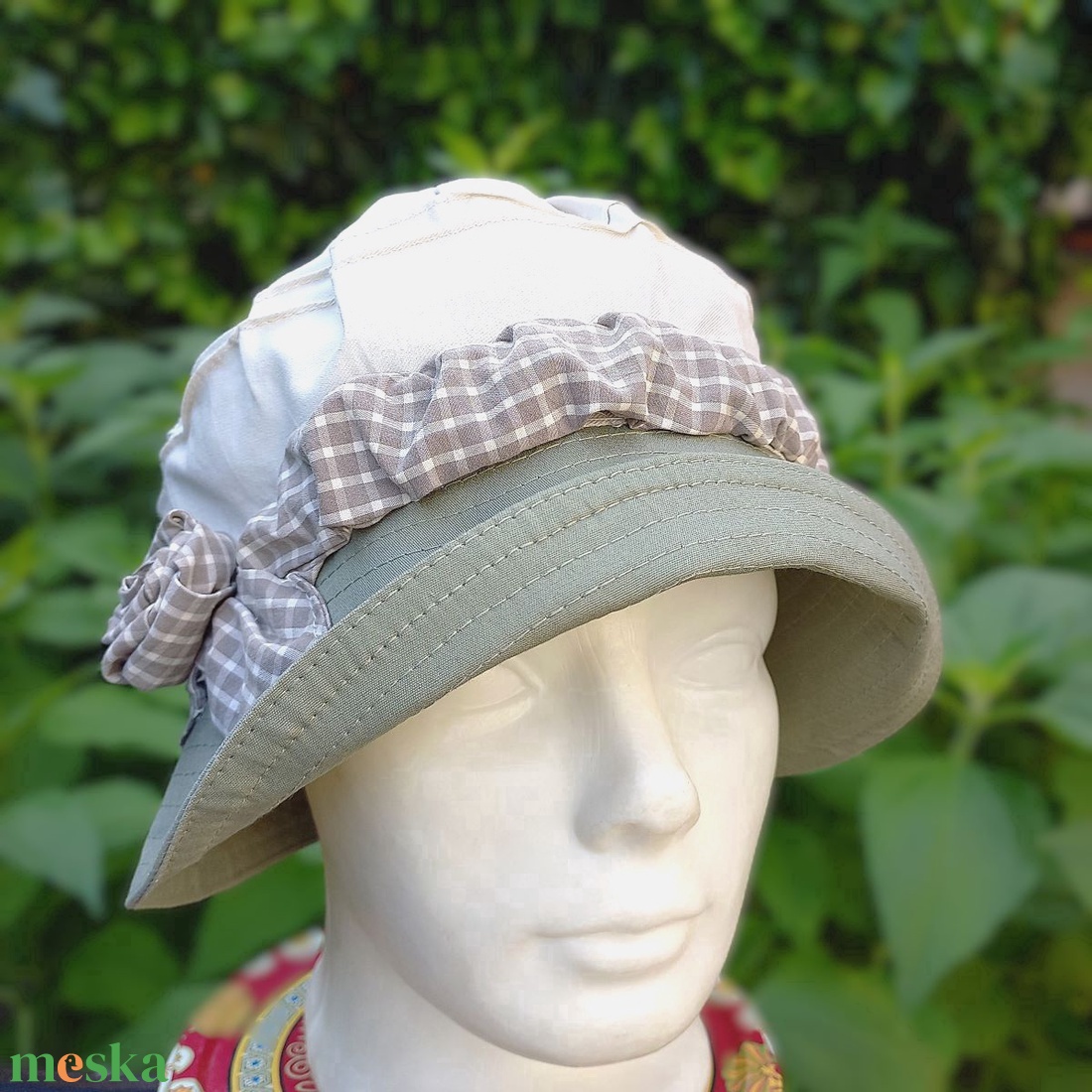 Cloche nyári kalap, női / kombinált / tört fehér-khaki - ruha & divat - sál, sapka, kendő - kalap - Meska.hu