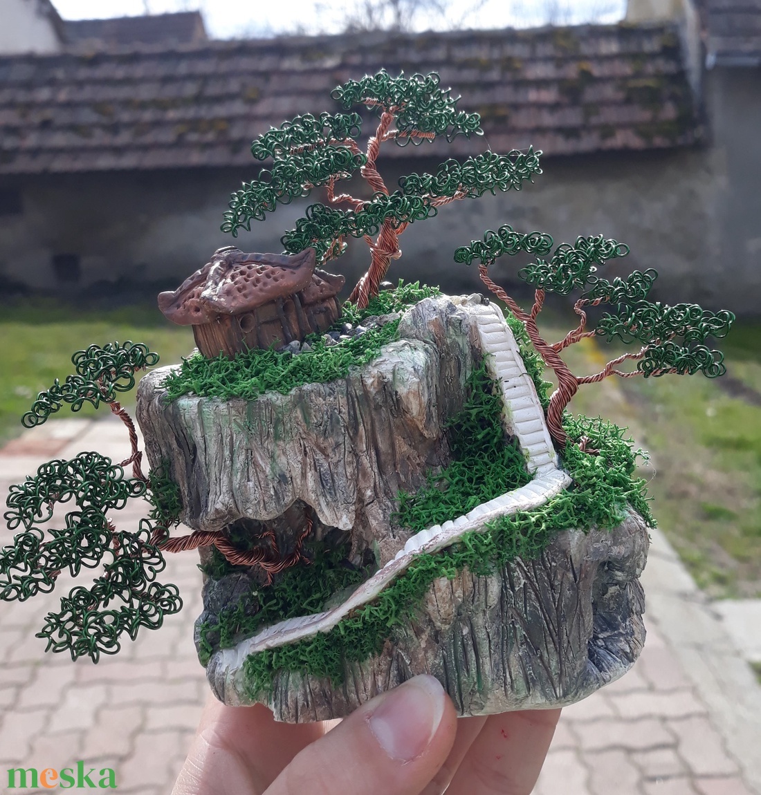 Hegyi kisház bonsai fákkal - otthon & lakás - dekoráció - asztal és polc dekoráció - bonsai - Meska.hu