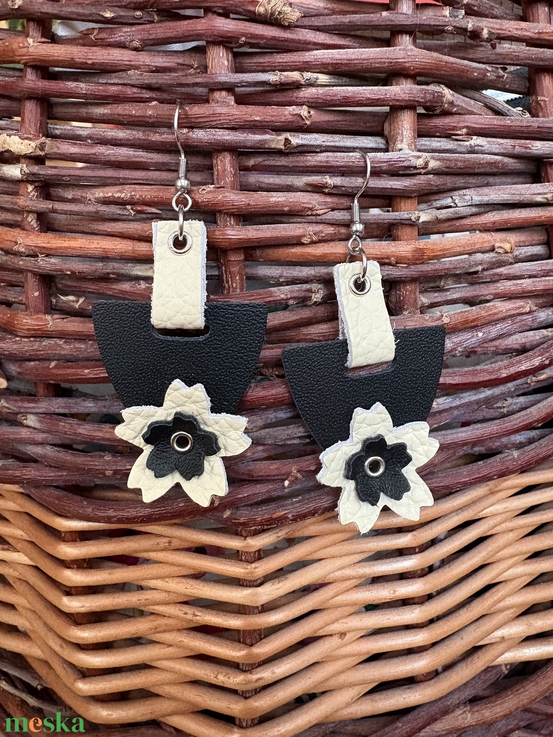 Ebony and ivory - ékszer - fülbevaló - lógó fülbevaló - Meska.hu
