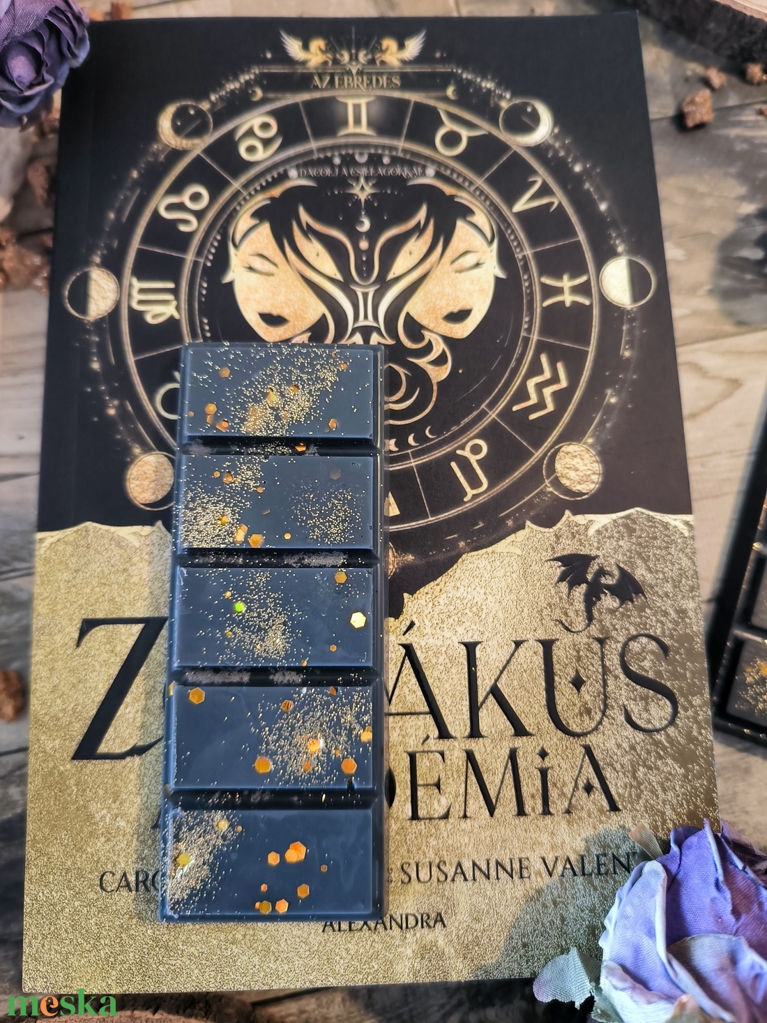 Zodiac Academy Art-Smell Overlay és illatviasz csomag - otthon & életmód - gyertya, illat, aroma - gyertya - Meska.hu Zodiac Academy Art-Smell Overlay és illatviasz csomag - otthon & életmód - gyertya, illat, aroma - gyertya - Meska.hu