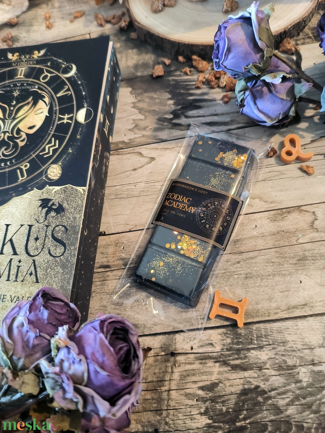 Zodiac Academy Art-Smell Overlay és illatviasz csomag - otthon & életmód - gyertya, illat, aroma - gyertya - Meska.hu Zodiac Academy Art-Smell Overlay és illatviasz csomag - otthon & életmód - gyertya, illat, aroma - gyertya - Meska.hu