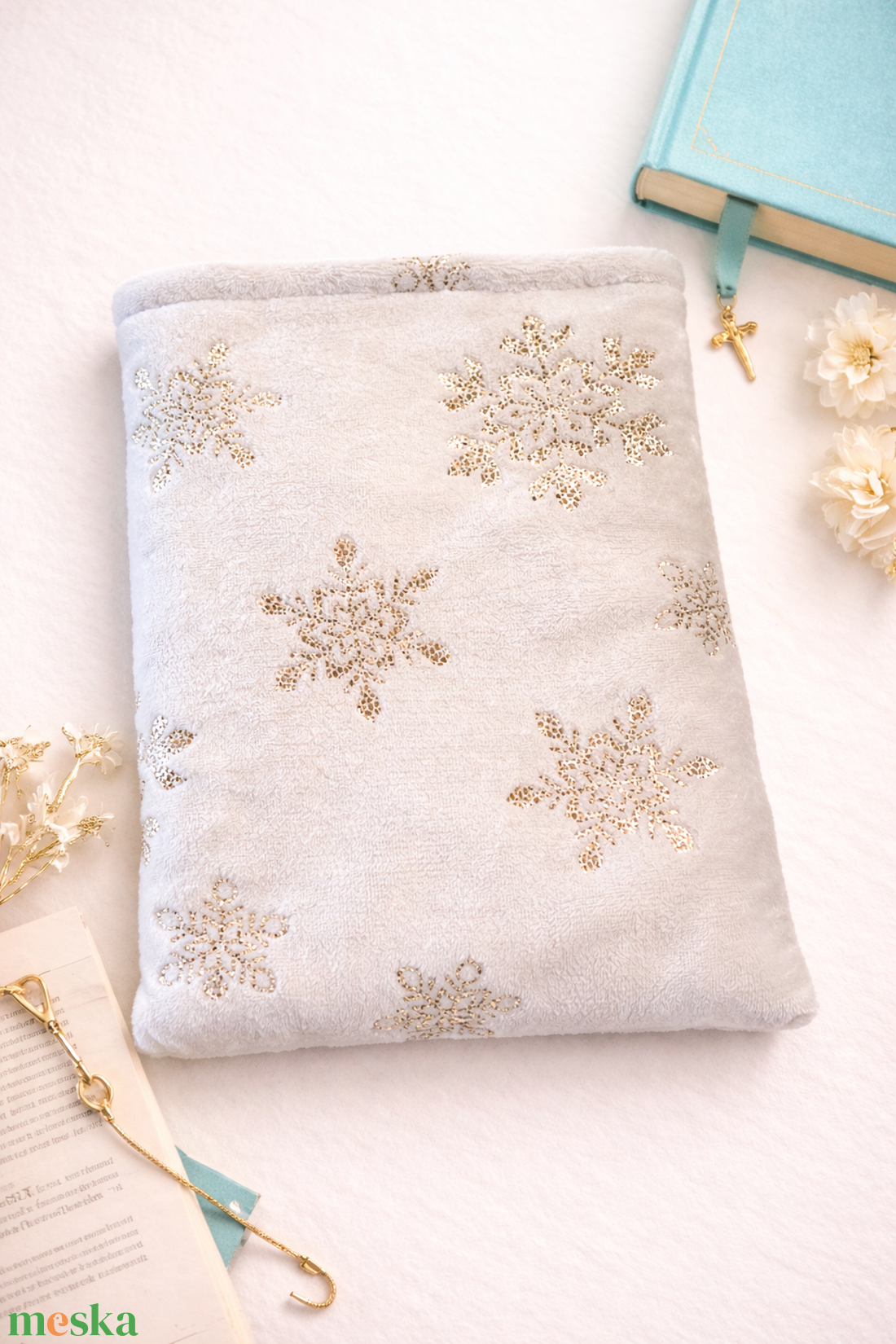 Hópelyhes plüss könyvvászon � Stílusos védelem kedvenc könyveidnek - Nagyméretű - könyv & zene - könyvtok - Meska.hu