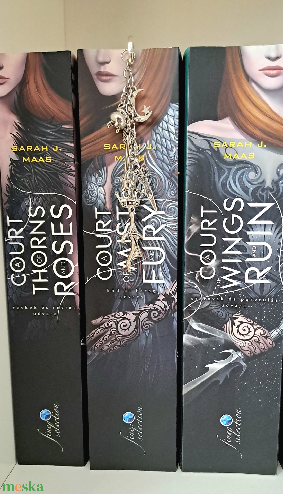 Könyvjelző ACOTAR sorozat tematikájú charmokkal. - könyv & zene - könyvjelző - Meska.hu