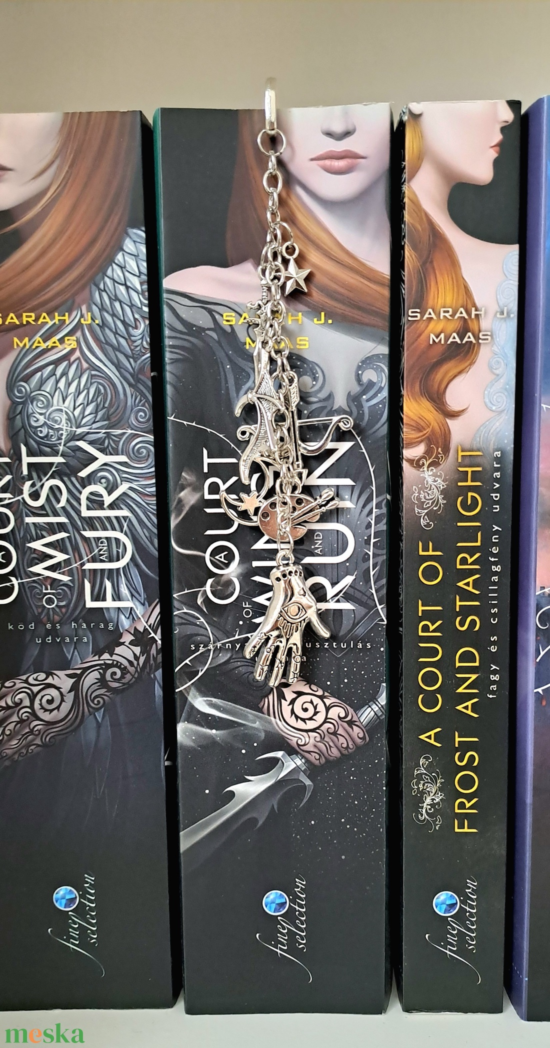 Könyvjelző ACOTAR sorozat tematikájú charmokkal. - könyv & zene - könyvjelző - Meska.hu Könyvjelző ACOTAR sorozat tematikájú charmokkal. - könyv & zene - könyvjelző - Meska.hu