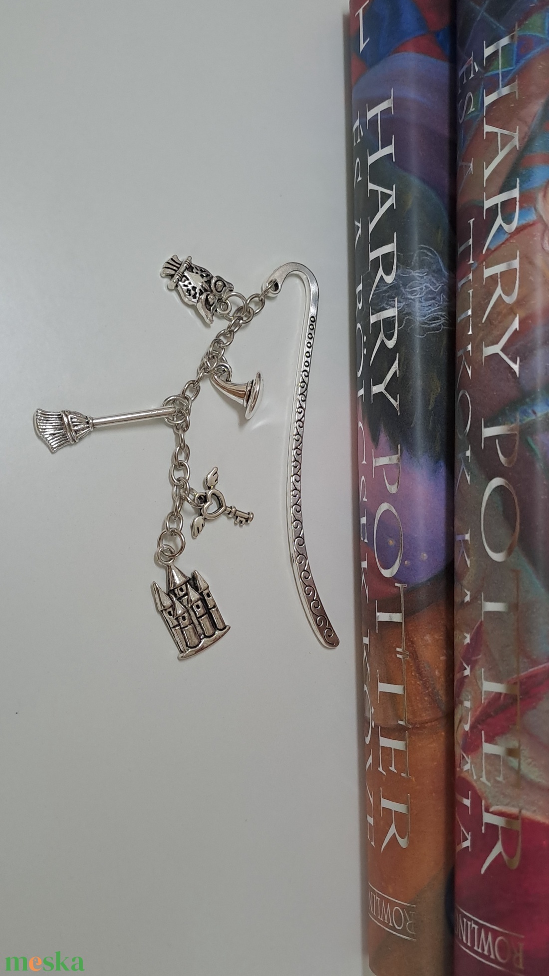 Könyvjelző Harry Potter tematikájú charmokkal. - könyv & zene - könyvjelző - Meska.hu